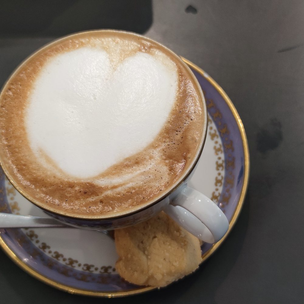 Cappuccino mit Herz im Milchschaum